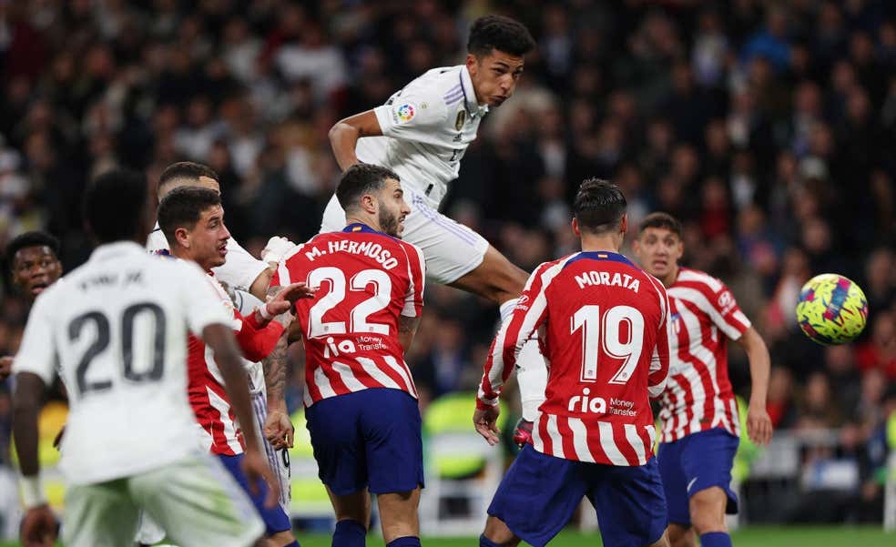 Un Atlético con cabeza aleja más al Real Madrid de LaLiga