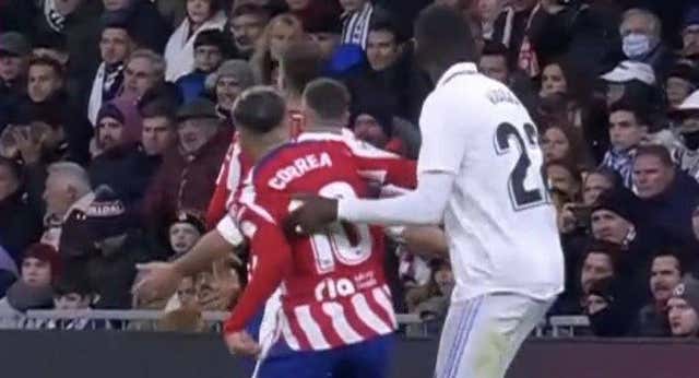 «Nada nuevo en el Bernabéu», «así está la pierna de nuestro agresor», «¡ya vale!»: el Atleti estalla tras el derbi