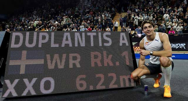 Duplantis eleva a 6,22 metros su récord del mundo en salto con pértiga