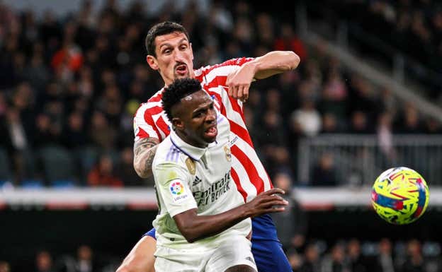 Savic marcó a la perfección a Vinicius.  EP