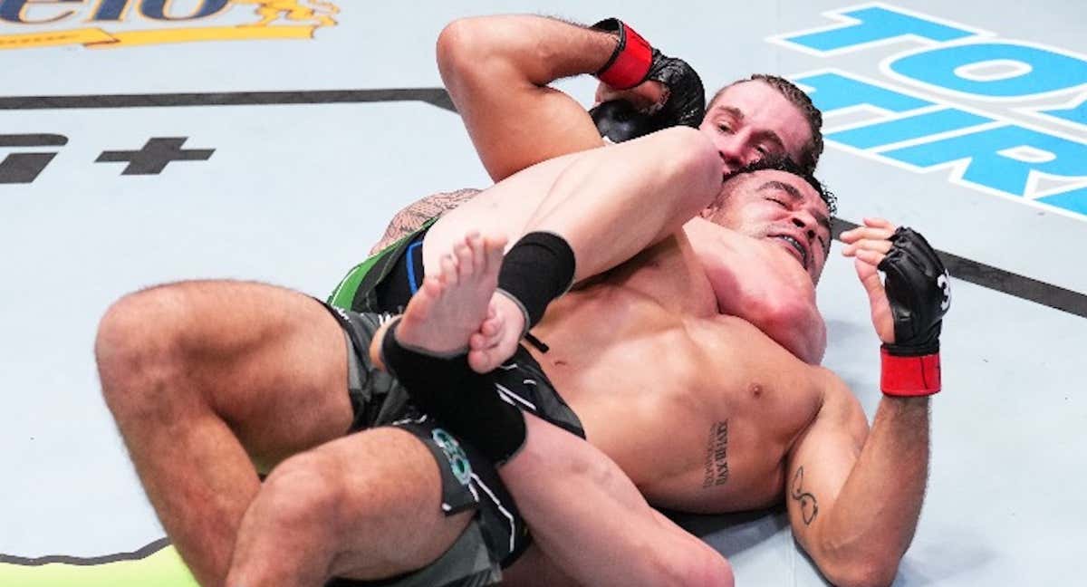 Allen somete a Muñiz en el UFC Las Vegas 70./UFC