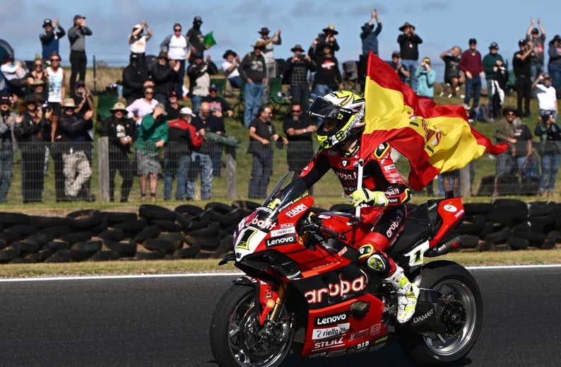 Álvaro Bautista lanza el primer aviso de Ducati para 2023
