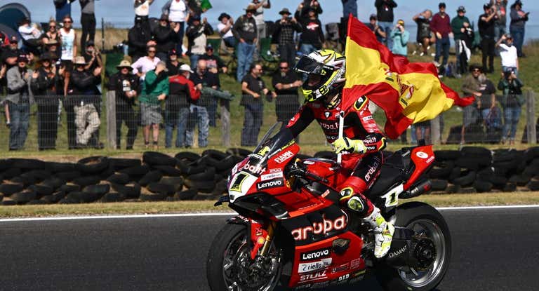 El piloto español Álvaro Bautista celebra una de sus victorias conseguidas en el Gran Premio de Australia.