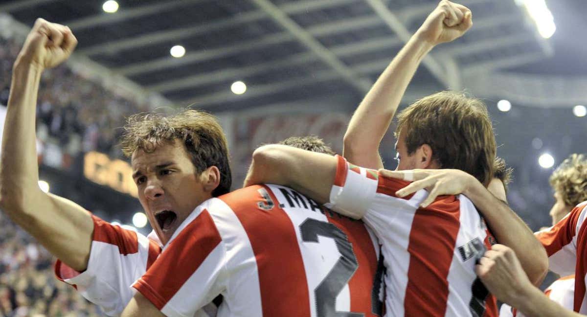 David López celebra uno de los goles que le dieron el pase a la final de Copa al Athletic en 2008-09./EFE