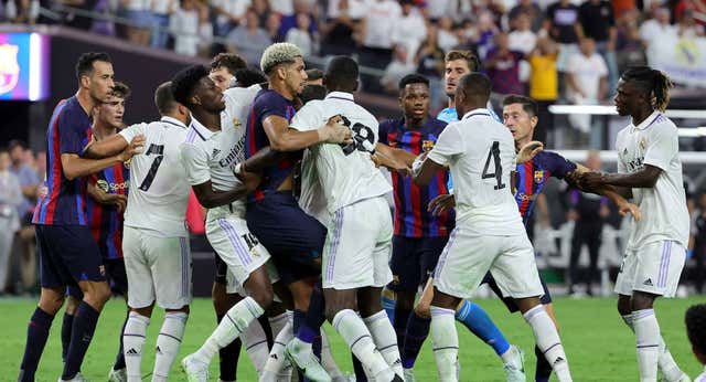 El terremoto del Real Madrid en Anfield tiene su réplica en Liga: las dudas culés y un calendario abierto