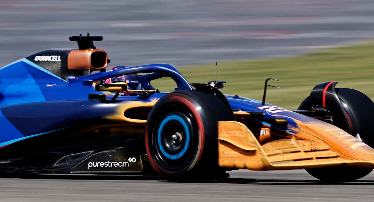 El Williams de Alex Albon rociado con parafina./Reuters