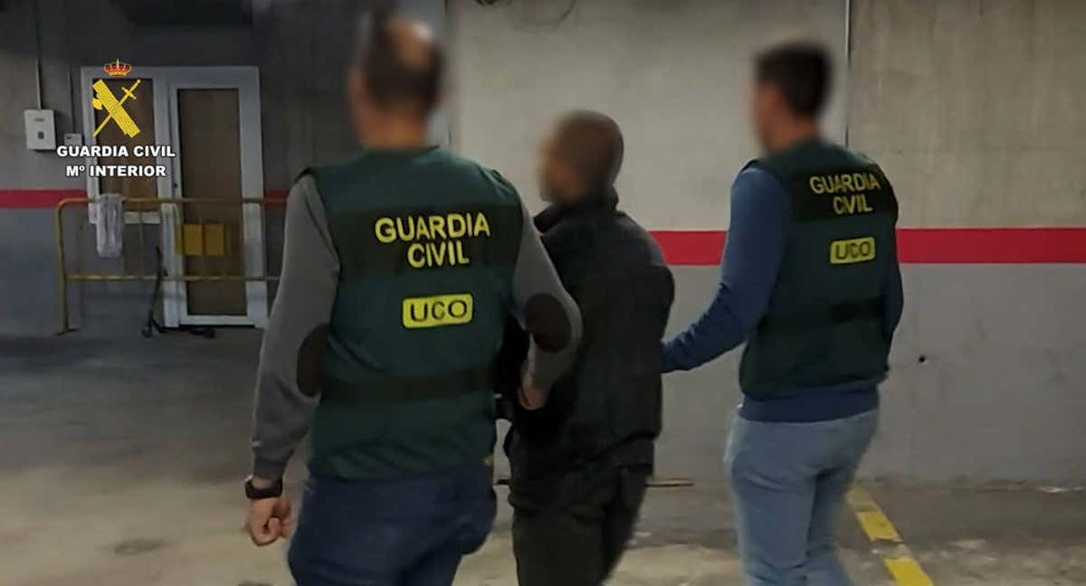 La Guardia Civil ha desarticulado a la primera red en España de medicamentos prohibidos para deportistas. /EFE