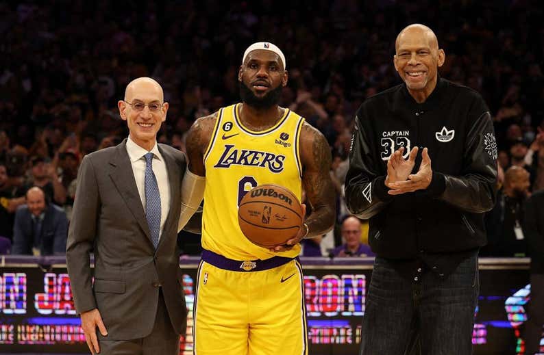 LeBron James, KO, acrecienta el drama en los Lakers