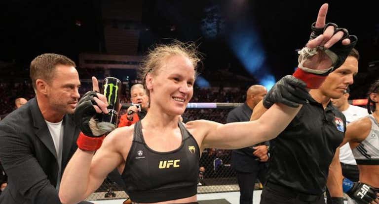 Valentina Shevchenko festeja su última victoria.