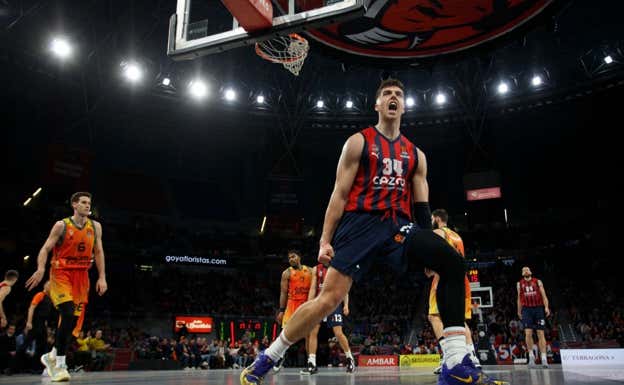 DAULTON HOMMES CELEBRA UN MATE ANTE VALENCIA BASKET  GETTY IMAGES