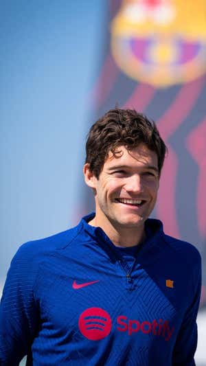 Marcos Alonso, durante el entrenamiento de este viernes.  FC BARCELONA