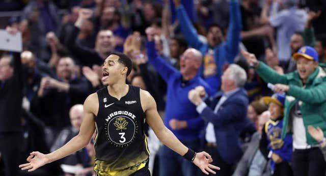 Vuelve Curry y los Warriors tienen un mes para salvar la temporada o hacer historia