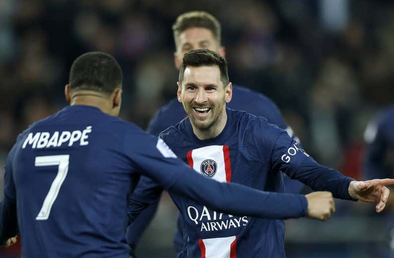 Un Mbappé histórico y Messi como únicas razones para creer ante el Bayern