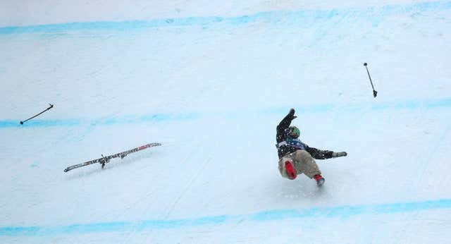 El español Javi Lliso sufre una dura caída en el Mundial que termina sin roturas de manera increíble: «Ha sido uno de mis peores días sobre unos esquís»