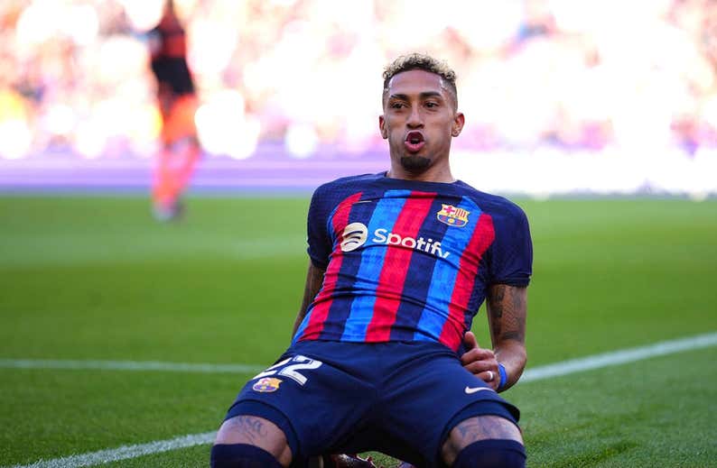 El Barça se abona al 'unocerismo' y derrota a un Valencia que pidió un penalti