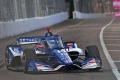 Álex Palou salva un octavo puesto en un inicio de Indycar disparatado