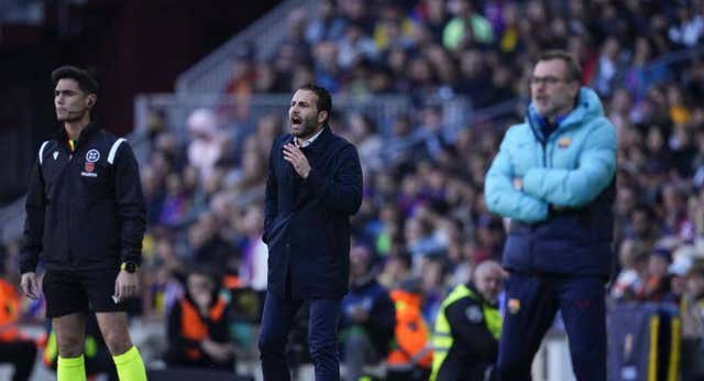 Rubén Baraja: “Me gustaría saber por qué motivo no revisa el penalti”