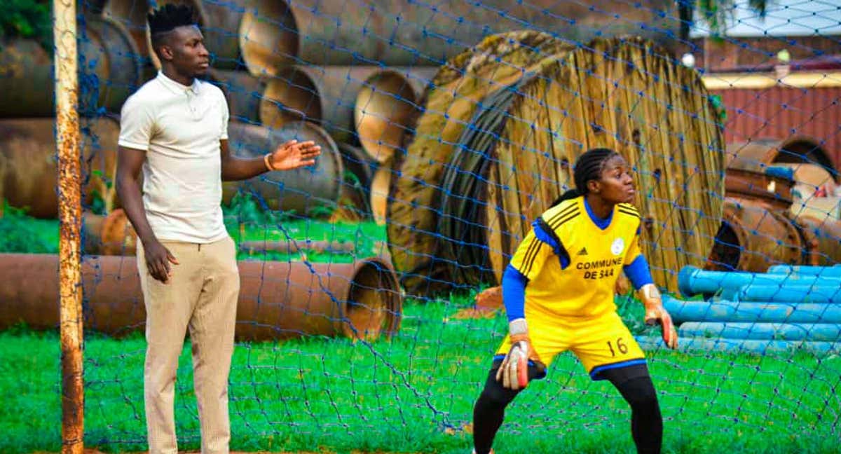 Onana entrenando con Cathy. /Eclair Football Fille De Saa