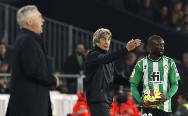 Pellegrini, durante el partido contra el Real Madrid.  EFE
