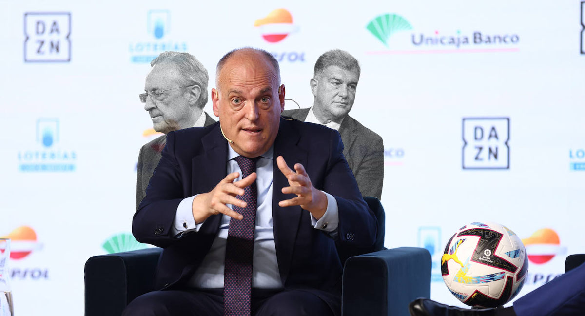 Montaje fotográfico del presidente de LaLiga, Javier Tebas, con Florentino Pérez y Joan Laporta sombreados a su espalda./Relevo