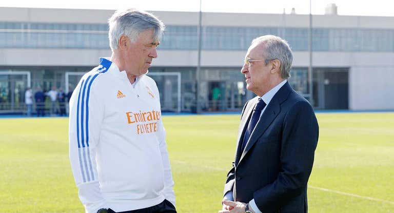 Ancelotti y Florentino Pérez charlan en Valdebebas.