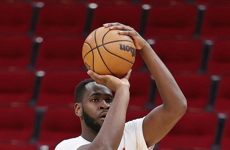El 'triplista' Garuba avisa a la NBA: «Si me siguen flotando, meteré más»