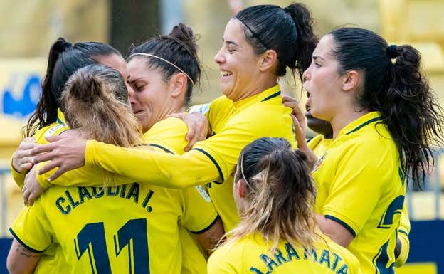 El Villarreal celebra un gol de María Llompart.  VILLARREAL CF
