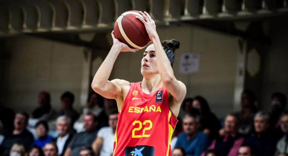 María Conde ante Hungría en la fase de clasificación al EuroBasket 2023./FIBA