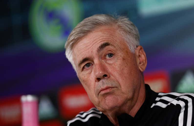 Ancelotti: «La lluvia fina no la oigo y si la oigo saco un paraguas»