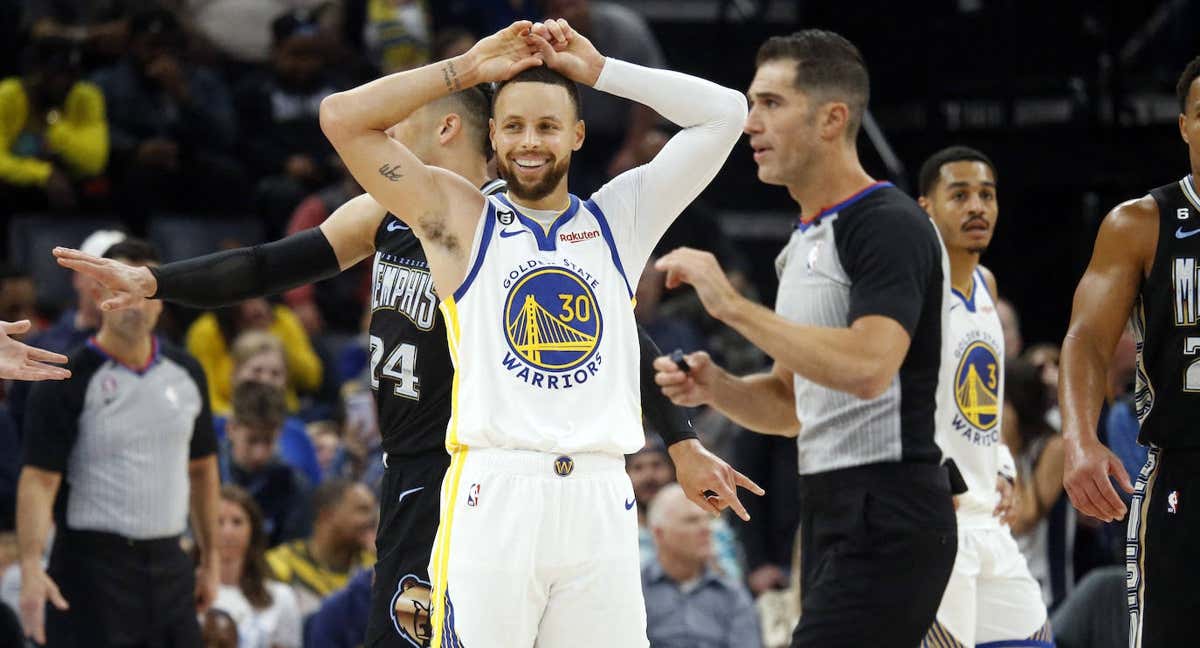 Stephen Curry se lamenta en un partido reciente. /Reuters