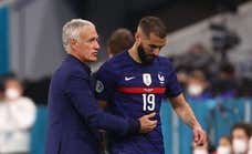 Deschamps da su versión sobre la marcha de Benzema del Mundial y Karim le responde: «Mentiroso»