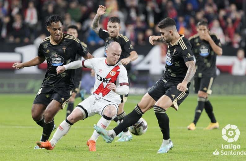Aspas desulmbra a Balaídos y prolonga el cortocircuito del Rayo