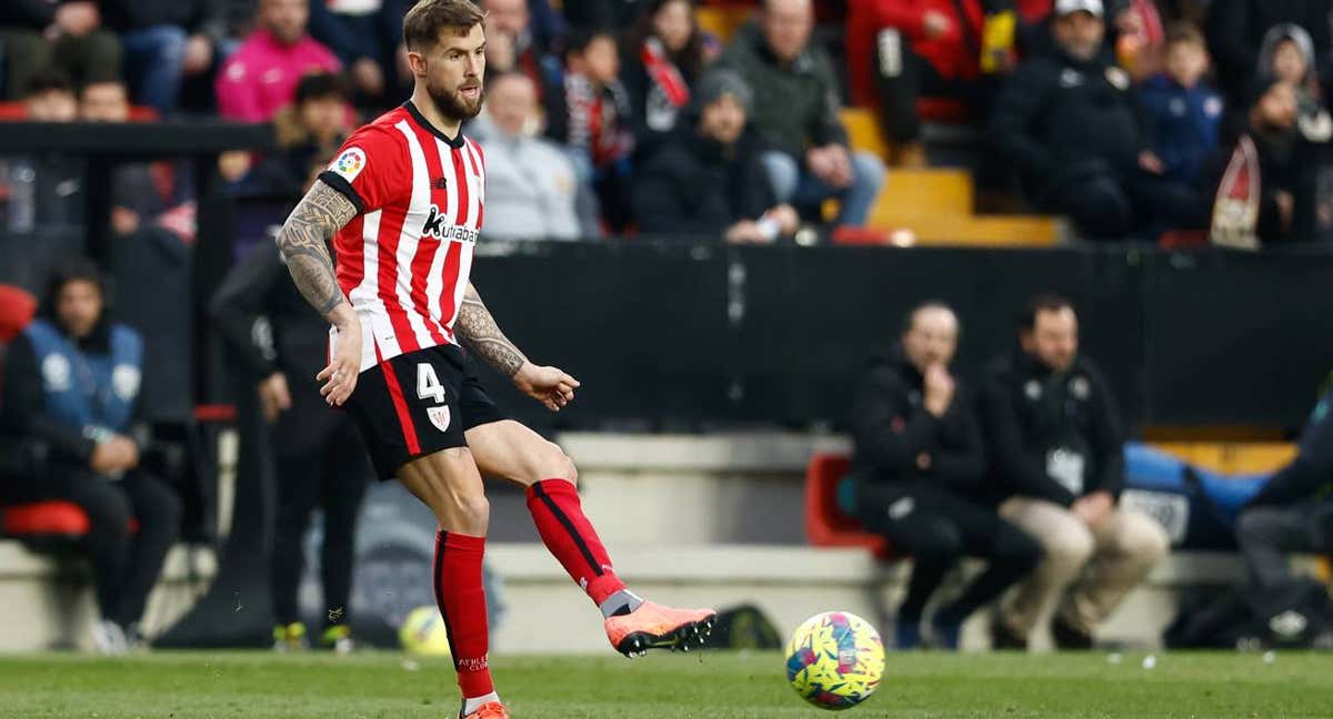 Iñigo Martínez durante el último partido liguero en Vallecas./EP