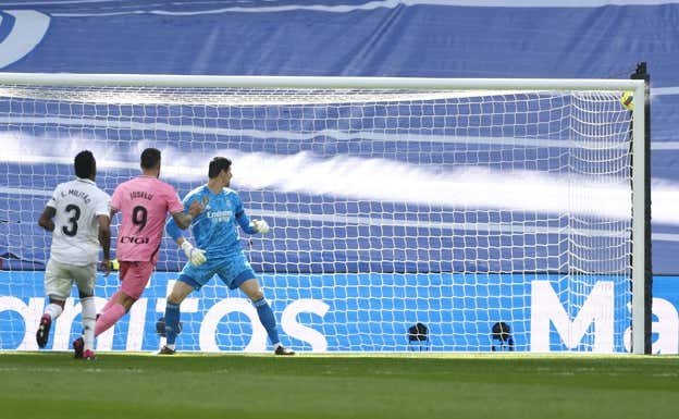 Perfecta definición de Joselu para hacer el 0-1.  EFE