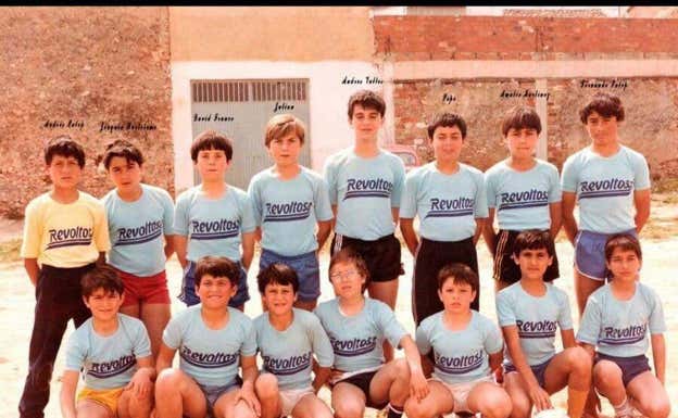 Palop, con camiseta amarilla, en sus primeros años como portero.