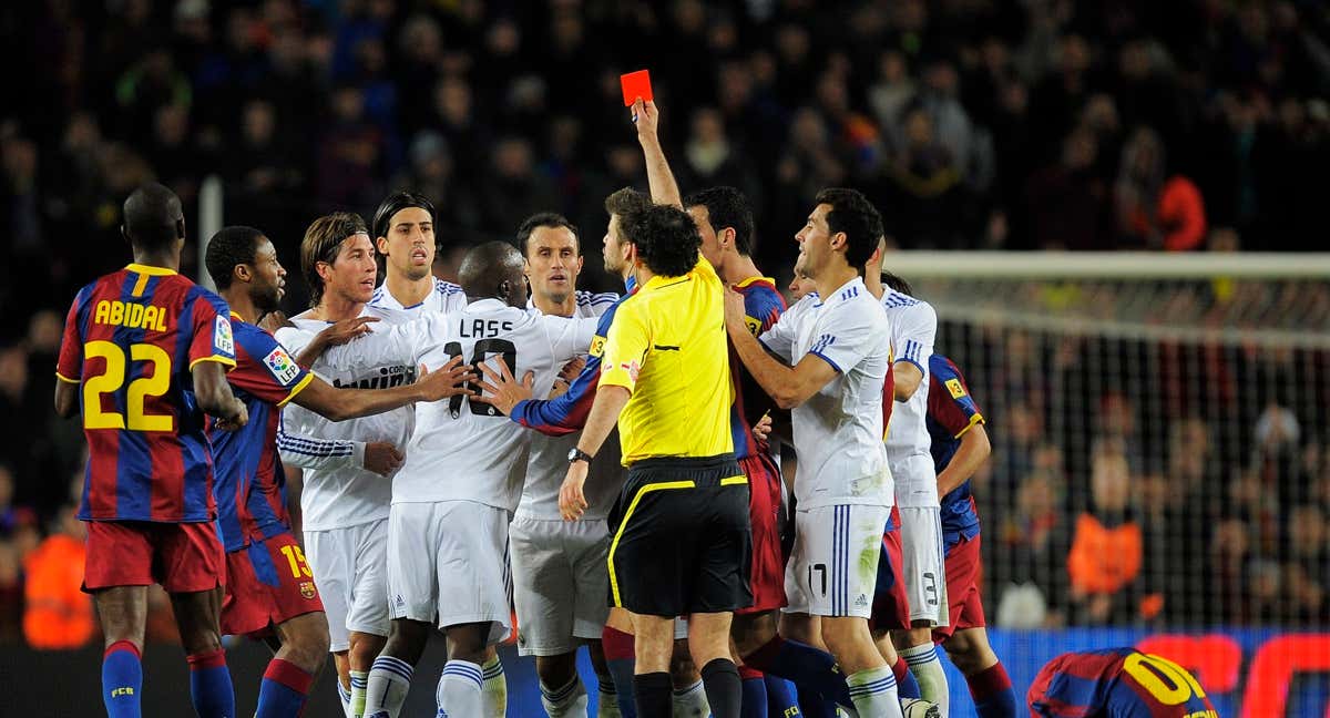 Iturralde González expulsa a Sergio Ramos en un Barça-Real Madrid en 2010. /Getty