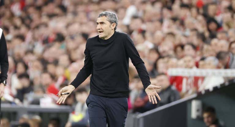 Valverde, durante el partido ante el Barça en San Mamés.