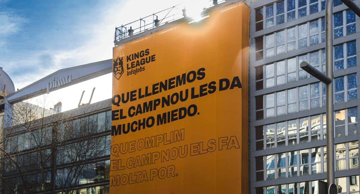 La pancarta con la que la Kings League pedía la asistencia a la final del Camp Nou./Kings League