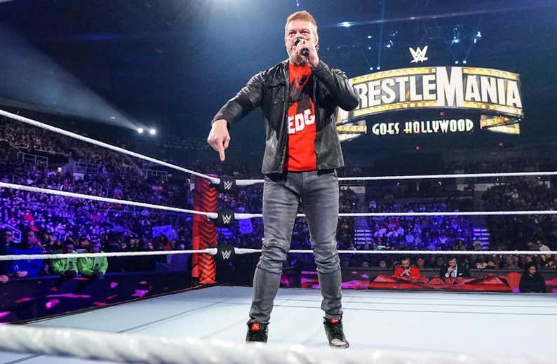 Edge estará en WrestleMania 39: se enfrentará a Finn Balor en un combate 'Hell in a Cell'