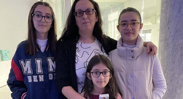 Una madre coraje y el álbum de cromos con el que empezó todo