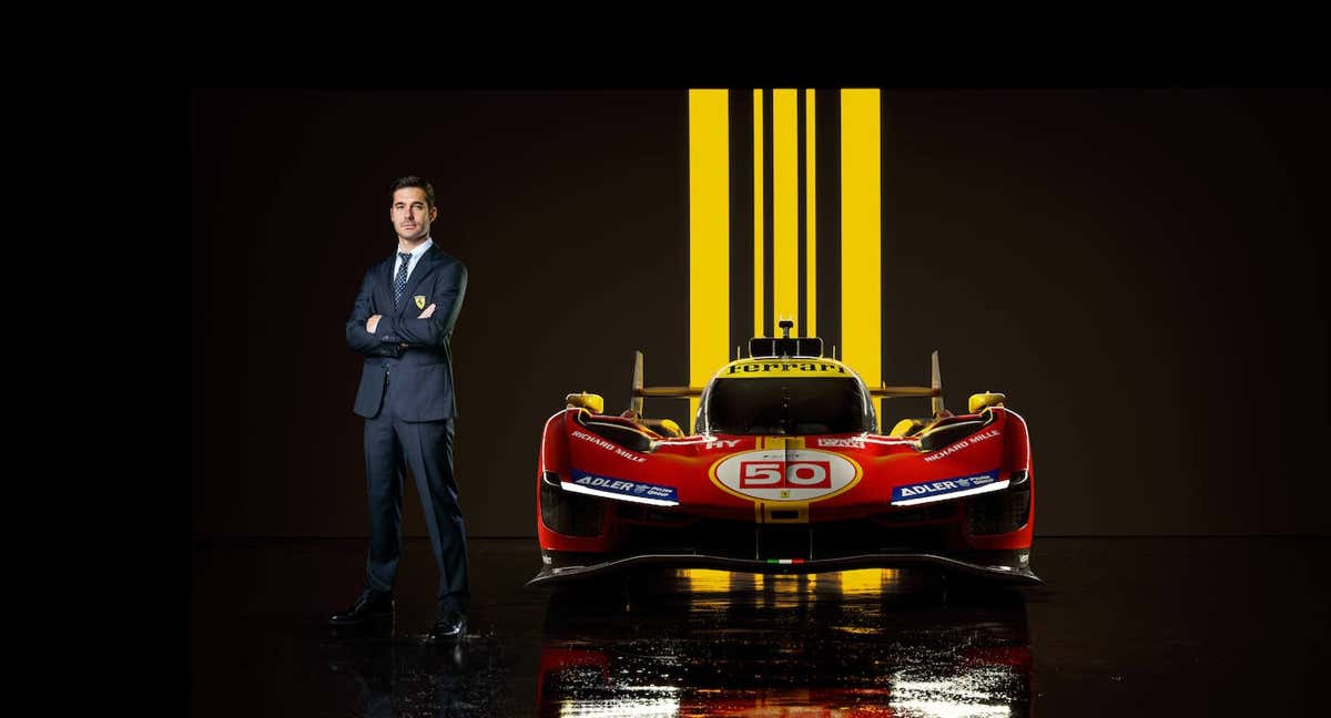 Miguel Molina, junto al Ferrari 499P para el FIA WEC y las 24h de Le Mans 2023.