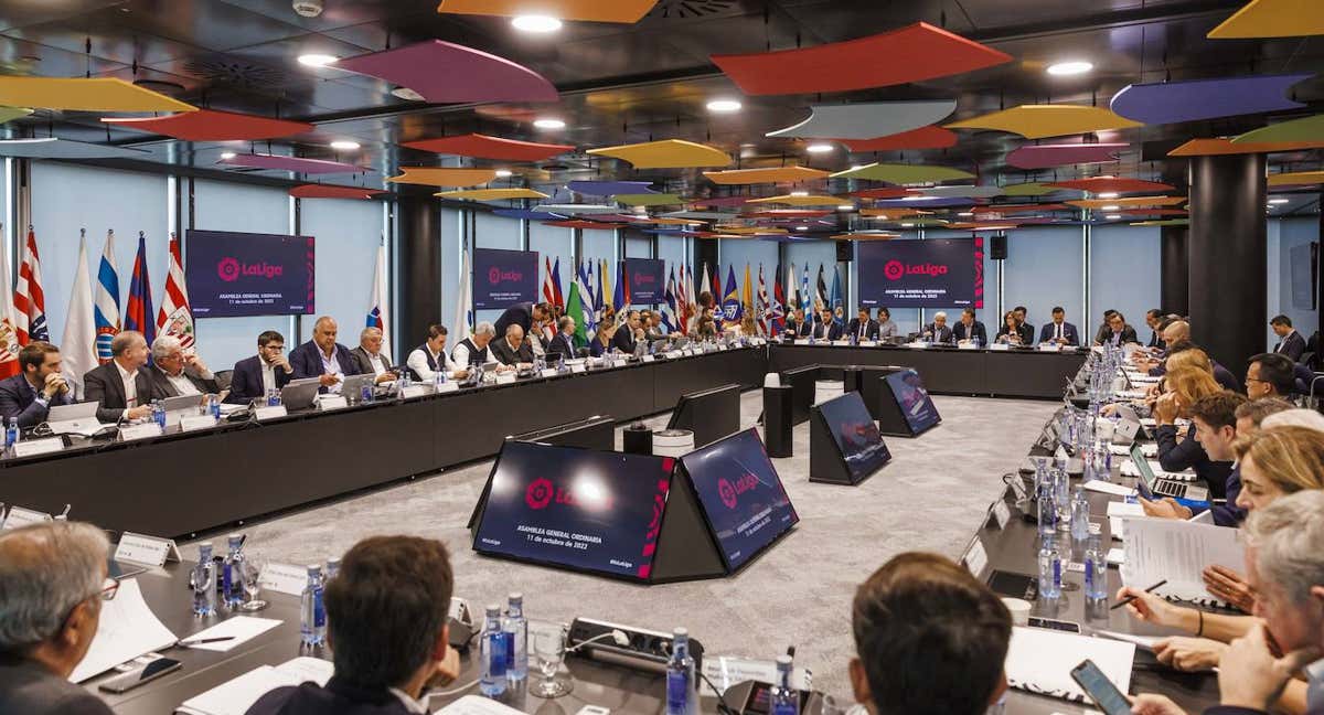 Todos los dirigentes de LaLiga, durante una Asamblea celebrada en Madrid.