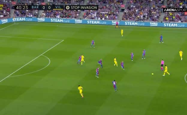 Cuando su par recibe, no es lo suficientemente agresivo y con una mala estructuración colectiva el Villarreal encuentra el 0-1.