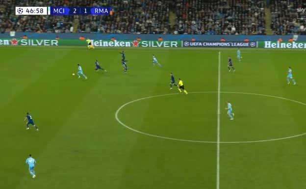 El error de Militao, por exceso de ímpetu, deja a Gabriel Jesus atacando a Courtois sin nadie que oposite a pararlo.
