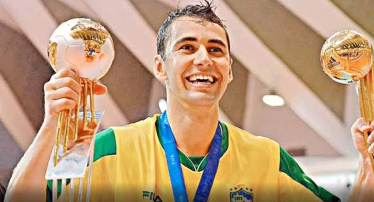 Neto se proclamó campeón del Mundo en 2012 y la FIFA le reconoció como el Balón de Oro en el Mundial de Tailandia.