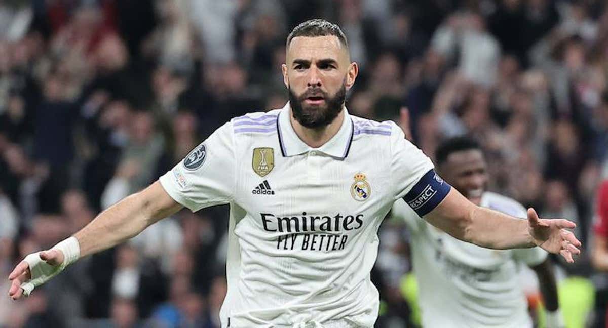 Benzema celebra su gol contra el Liverpool en Champions League./AFP