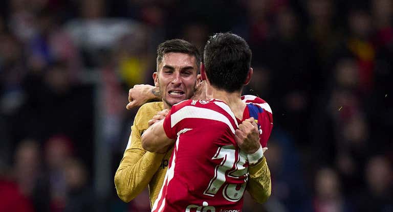 Ferran Torres y Savic, expulsados.