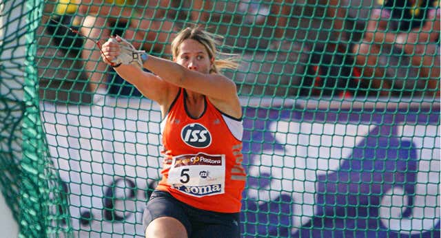 Cuánto pesa un martillo de atletismo