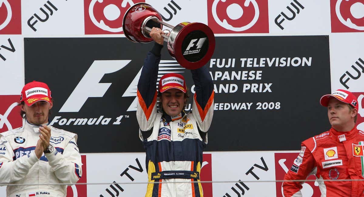 Fernando Alonso junto a Kubica y Raikkonen en un podio de 2008. /Getty