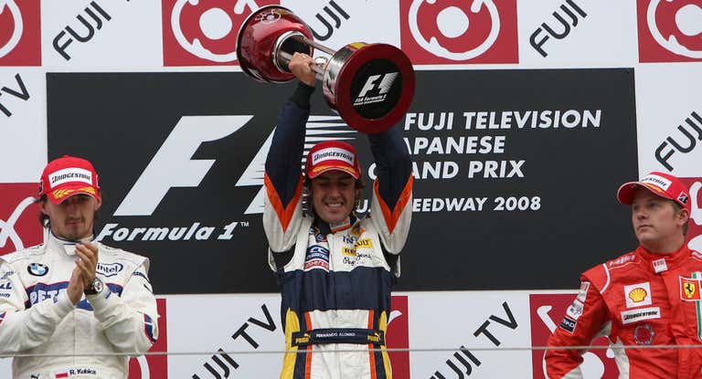 Fernando Alonso junto a Kubica y Raikkonen en un podio de 2008.